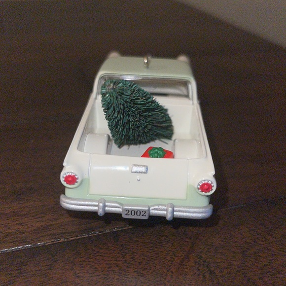 1957 Ford Ranchero Hallmark Collector Series Ornament - Picture 5 of 7